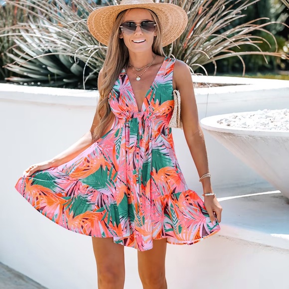 Cupshe Dresses & Skirts - NWT Cupshe Tropical Leaf Print Flowy Dress